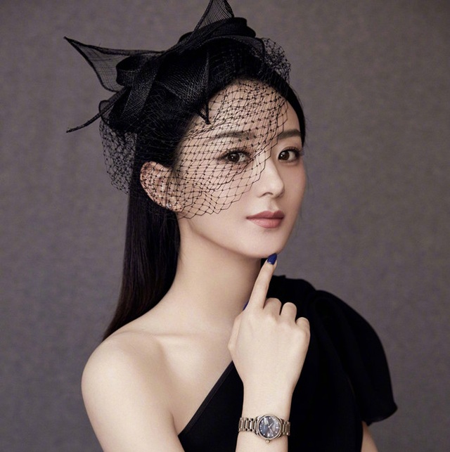 Triệu Lệ Dĩnh đẹp mặn mà sau khi làm mẹ, đánh tan tin đồn hôn nhân rạn nứt - 1 Triệu Lệ Dĩnh đẹp mặn mà sau khi làm mẹ, đánh tan tin đồn hôn nhân rạn nứt - 1