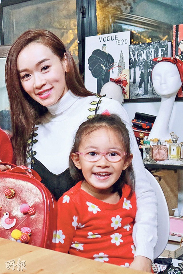 Cựu hoa hậu tai tiếng mang thai lần hai sau 8 năm làm mẹ đơn thân - 4 Cựu hoa hậu tai tiếng mang thai lần hai sau 8 năm làm mẹ đơn thân - 4