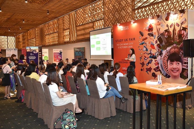 Giới trẻ rủ nhau tham gia Triển lãm giáo dục Vương quốc Anh 2019 - 1 Giới trẻ rủ nhau tham gia Triển lãm giáo dục Vương quốc Anh 2019 - 1