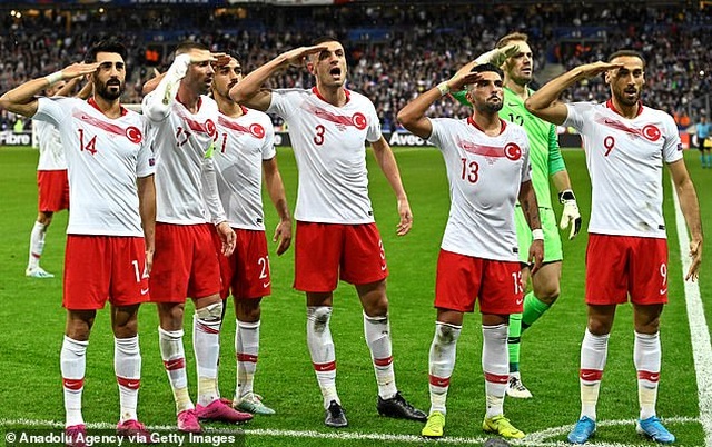 Tuyển Pháp chia điểm, chia hy vọng dự Euro 2020 cùng Thổ Nhĩ Kì - 2 Tuyển Pháp chia điểm, chia hy vọng dự Euro 2020 cùng Thổ Nhĩ Kì - 2