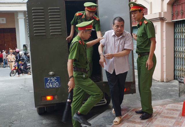 Vụ gian lận thi cử Hà Giang: Nhắn tin Phó Chủ tịch tỉnh vì bị “gây khó khăn” - 2 Vụ gian lận thi cử Hà Giang: Nhắn tin Phó Chủ tịch tỉnh vì bị “gây khó khăn” - 2