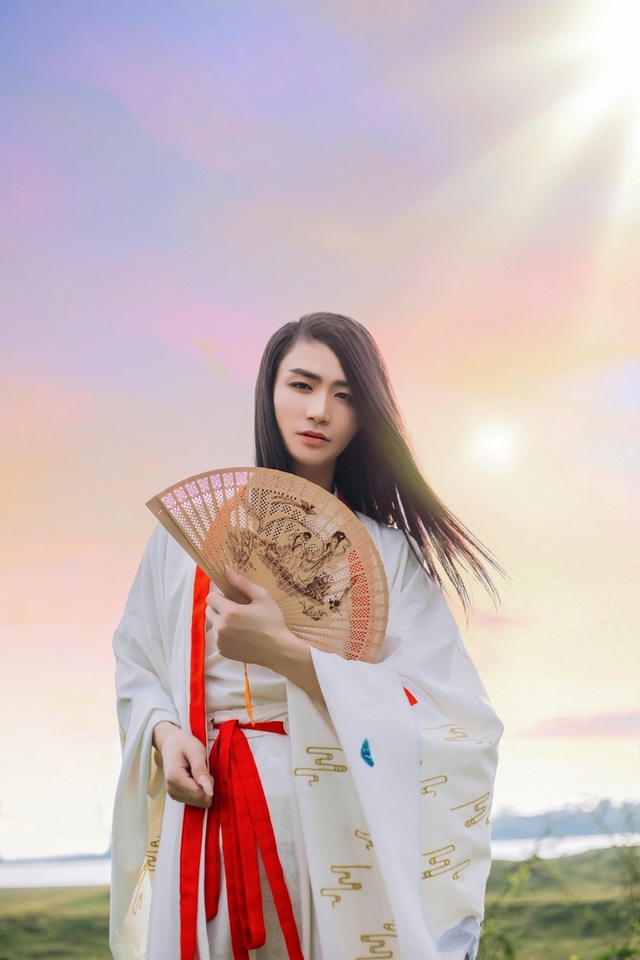 Chàng trai Việt hoá thân cổ trang đẹp như trong phim - 3