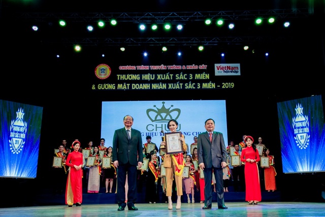 Thời Trang CHUU đạt top 100 thương hiệu xuất sắc 3 miền 2019 - 1 Thời Trang CHUU đạt top 100 thương hiệu xuất sắc 3 miền 2019 - 1