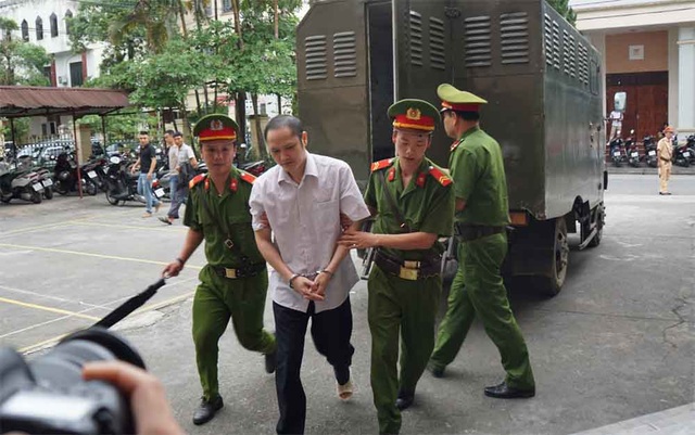 Vụ gian lận thi cử Hà Giang: Nhắn tin Phó Chủ tịch tỉnh vì bị “gây khó khăn” - 1 Vụ gian lận thi cử Hà Giang: Nhắn tin Phó Chủ tịch tỉnh vì bị “gây khó khăn” - 1
