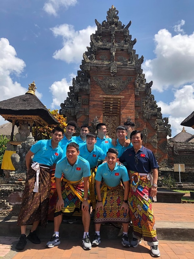 Đội tuyển Việt Nam thăm đền ở Bali, lên máy bay về nước - Ảnh minh hoạ 4