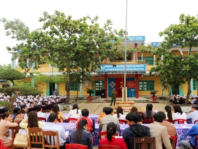 Một học sinh Quảng Nam bị nghi bện bạch hầu Một học sinh Quảng Nam bị nghi bện bạch hầu