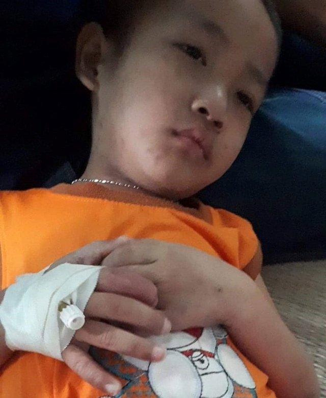Nhìn em trai đau đớn, chị đòi nghỉ học đi làm kiếm tiền chữa bệnh cho em - 3 Nhìn em trai đau đớn, chị đòi nghỉ học đi làm kiếm tiền chữa bệnh cho em - 3