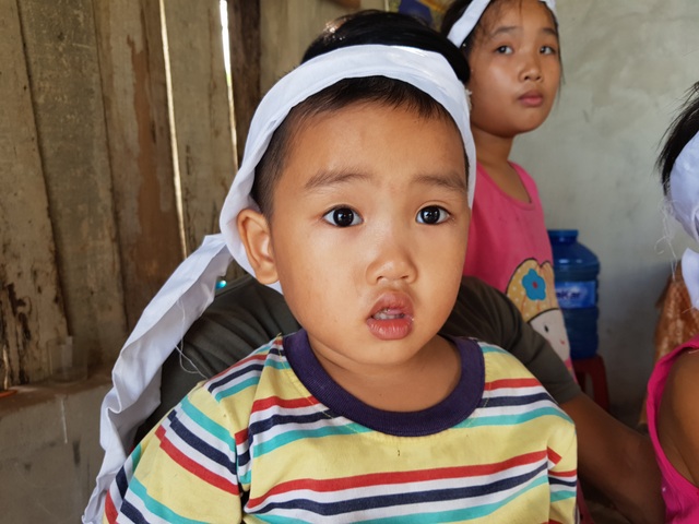 Mẹ mất sớm, 3 đứa trẻ thơ dại mờ mịt tương lai! - 3 Mẹ mất sớm, 3 đứa trẻ thơ dại mờ mịt tương lai! - 3