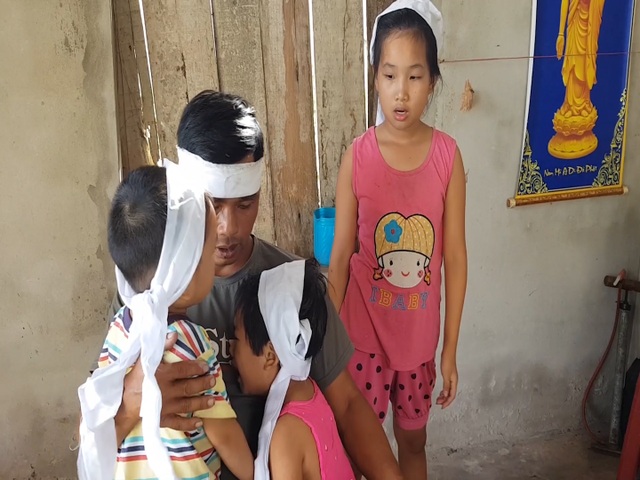 Mẹ mất sớm, 3 đứa trẻ thơ dại mờ mịt tương lai! - 7 Mẹ mất sớm, 3 đứa trẻ thơ dại mờ mịt tương lai! - 7