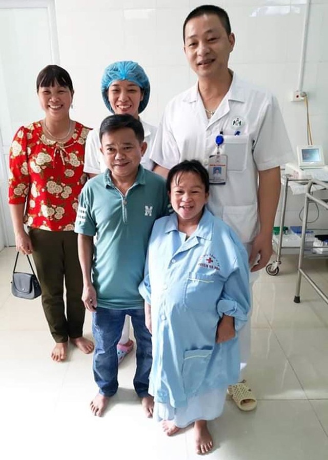 Niềm vui vỡ òa trước cửa phòng sinh của cặp vợ chồng tí hon ở Phú Thọ - 2 Niềm vui vỡ òa trước cửa phòng sinh của cặp vợ chồng tí hon ở Phú Thọ - 2