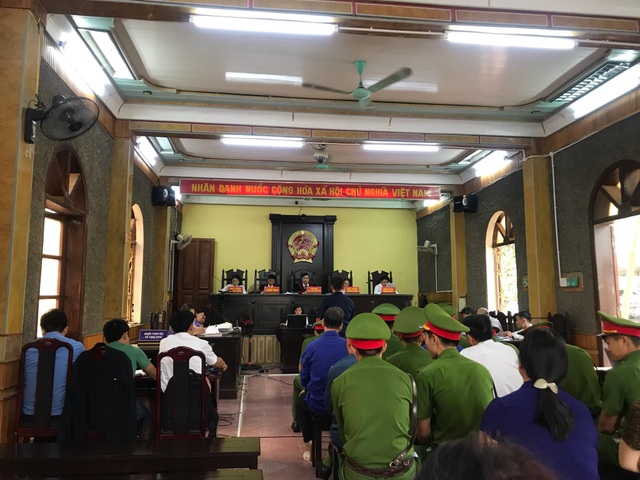 Xét xử vụ gian lận thi cử Sơn La: “Cứ làm đi, vì năm nay có cả trường hợp của sếp!” - 2 Xét xử vụ gian lận thi cử Sơn La: “Cứ làm đi, vì năm nay có cả trường hợp của sếp!” - 2