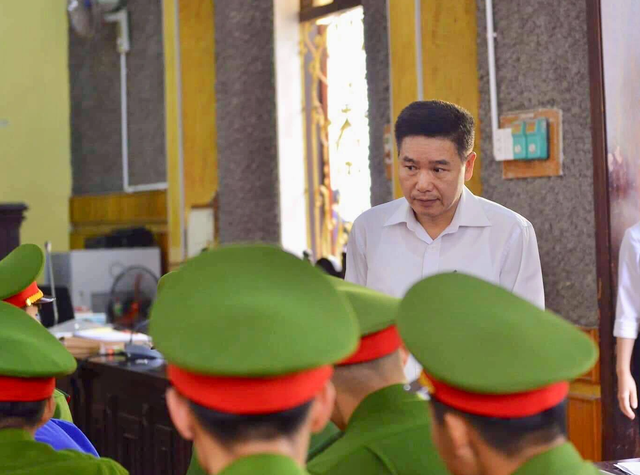 Xử vụ gian lận thi cử Sơn La: Cựu phó giám đốc Sở bất ngờ “phản pháo” - 1 Xử vụ gian lận thi cử Sơn La: Cựu phó giám đốc Sở bất ngờ “phản pháo” - 1