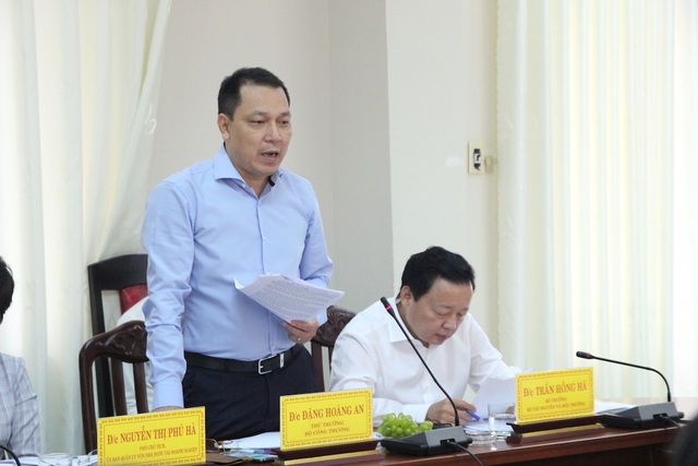 Phó Thủ tướng chỉ đạo giải tỏa nguồn năng lượng sạch tại Ninh Thuận - 3 Phó Thủ tướng chỉ đạo giải tỏa nguồn năng lượng sạch tại Ninh Thuận - 3