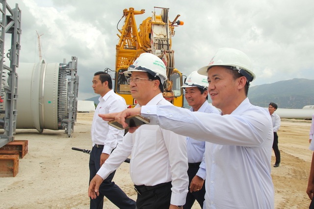 Phó Thủ tướng chỉ đạo giải tỏa nguồn năng lượng sạch tại Ninh Thuận - 2 Phó Thủ tướng chỉ đạo giải tỏa nguồn năng lượng sạch tại Ninh Thuận - 2