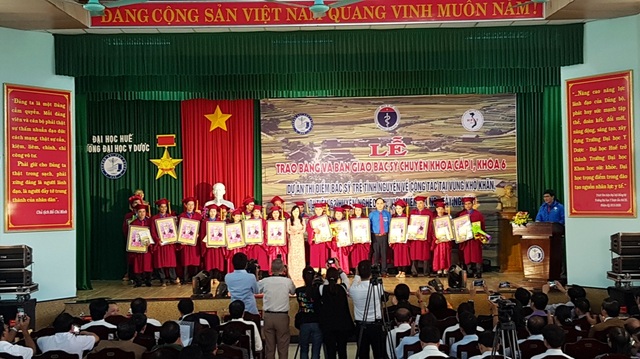 Bộ trưởng Y tế bàn giao thêm 27 bác sĩ trẻ về vùng sâu miền Trung Tây Nguyên - 3 Bộ trưởng Y tế bàn giao thêm 27 bác sĩ trẻ về vùng sâu miền Trung Tây Nguyên - 3