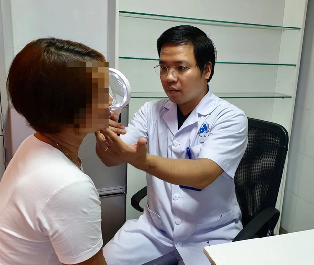 Má bị cày nát, thâm xì sau chữa nám tại spa - 1 Má bị cày nát, thâm xì sau chữa nám tại spa - 1
