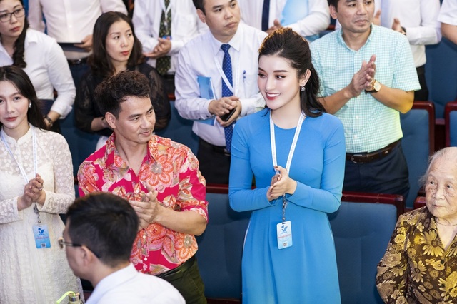 Vừa đón tin vui, Huyền My đã được Xuân Bắc hứa hẹn làm MC đám cưới - 5 Vừa đón tin vui, Huyền My đã được Xuân Bắc hứa hẹn làm MC đám cưới - 5