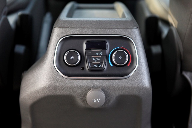 Ford Tourneo - Triết lí thực dụng xe Mỹ - 3