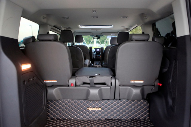 Ford Tourneo - Triết lí thực dụng xe Mỹ - 6