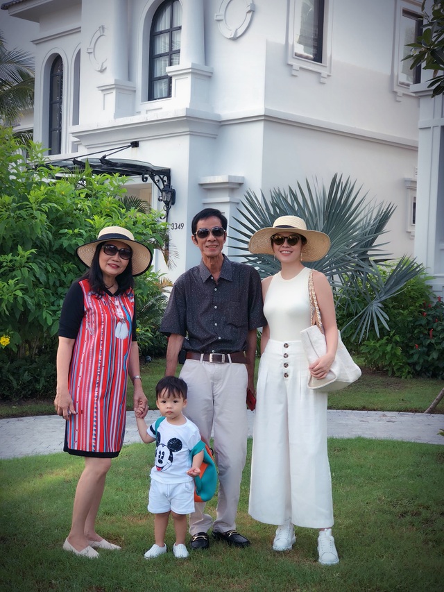 Dương Cẩm Lynh: “Giữa thời buổi vịn vào scandal để nổi tiếng, mẹ khuyên tôi cứ là mình” - 1 Dương Cẩm Lynh: “Giữa thời buổi vịn vào scandal để nổi tiếng, mẹ khuyên tôi cứ là mình” - 1