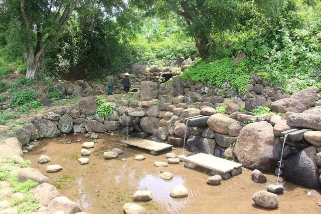 Giếng cổ ngàn năm: di sản “có một không hai” hút khách ở Quảng Trị - 3 Giếng cổ ngàn năm: di sản “có một không hai” hút khách ở Quảng Trị - 3