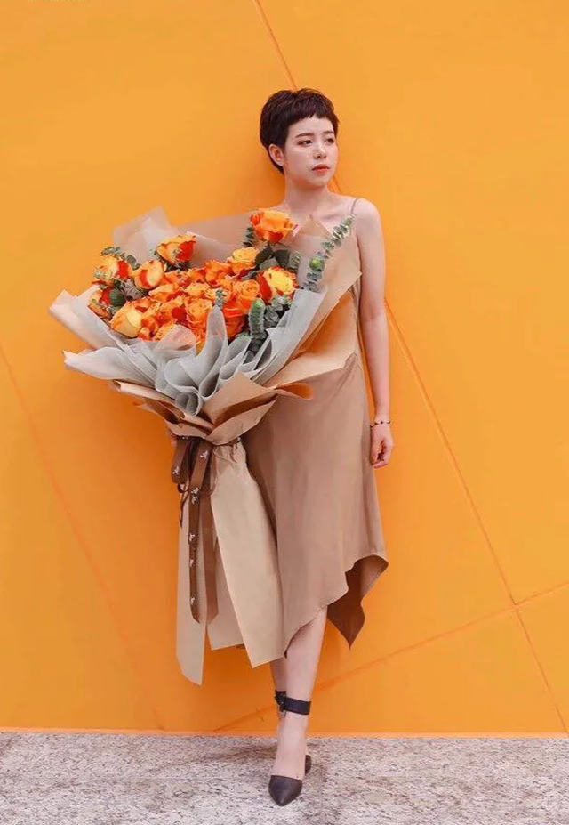 Cánh mày râu “săn” hoa siêu to khổng lồ làm quà 20/10 khiến chị em mê mẩn - 2 Cánh mày râu “săn” hoa siêu to khổng lồ làm quà 20/10 khiến chị em mê mẩn - 2