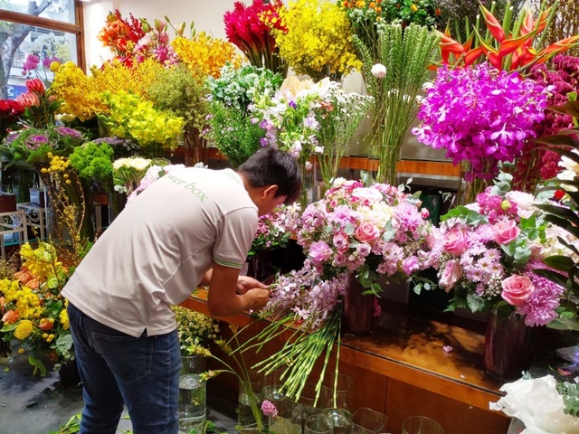 Lộ diện bình hoa “khủng” tặng chị em ngày 20/10 trị giá 60 triệu đồng - 1 Lộ diện bình hoa “khủng” tặng chị em ngày 20/10 trị giá 60 triệu đồng - 1
