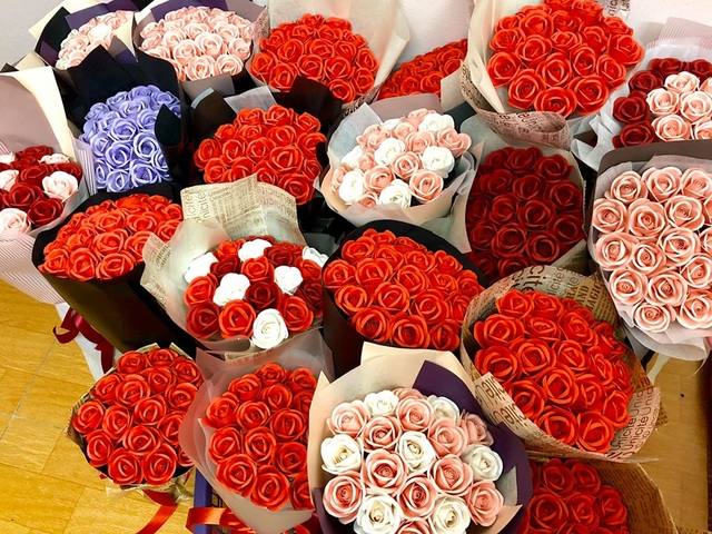 Bán hoa tự gấp lãi 30 triệu đồng mùa kinh doanh 20/10 - 1 Bán hoa tự gấp lãi 30 triệu đồng mùa kinh doanh 20/10 - 1