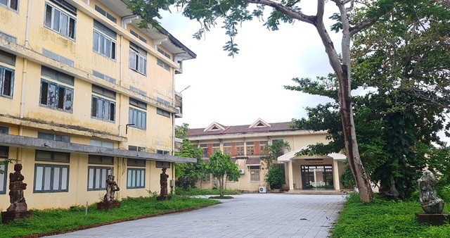 Hàng chục giảng viên, cán bộ bị chấm dứt hợp đồng: Nhà trường “bất lực”, giảng viên nói trường “không có tình” - 3 Hàng chục giảng viên, cán bộ bị chấm dứt hợp đồng: Nhà trường “bất lực”, giảng viên nói trường “không có tình” - 3