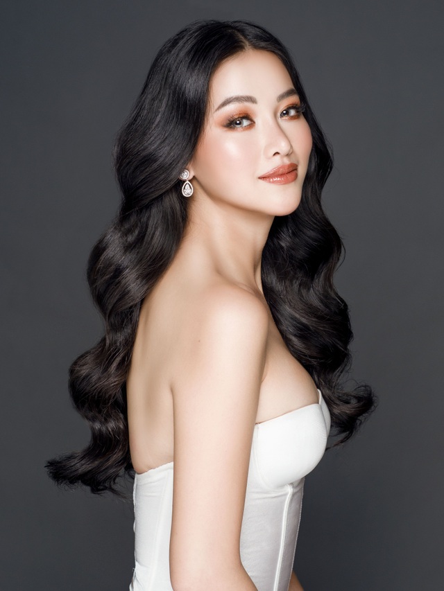 Phương Khánh đội vương miện tiền tỷ, khoe dáng bốc lửa trước thềm Miss Earth 2019 - 7 Phương Khánh đội vương miện tiền tỷ, khoe dáng bốc lửa trước thềm Miss Earth 2019 - 7