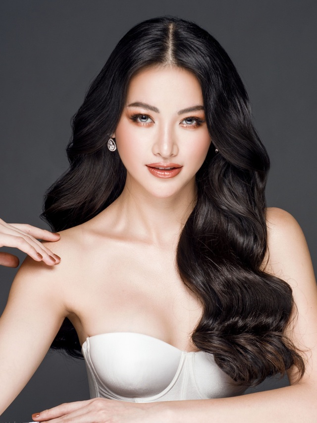 Phương Khánh đội vương miện tiền tỷ, khoe dáng bốc lửa trước thềm Miss Earth 2019 - 3 Phương Khánh đội vương miện tiền tỷ, khoe dáng bốc lửa trước thềm Miss Earth 2019 - 3