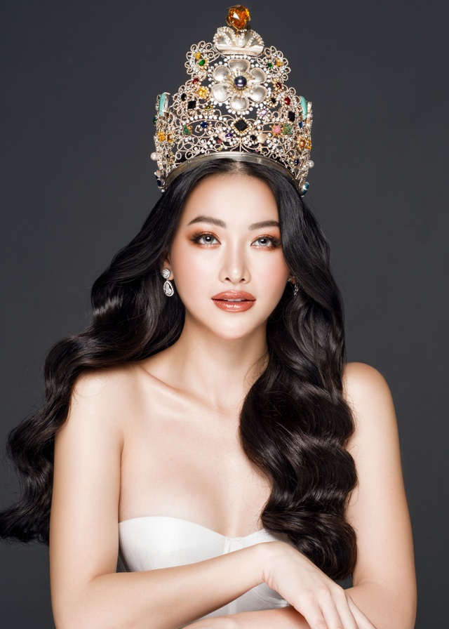 Phương Khánh đội vương miện tiền tỷ, khoe dáng bốc lửa trước thềm Miss Earth 2019 - 5 Phương Khánh đội vương miện tiền tỷ, khoe dáng bốc lửa trước thềm Miss Earth 2019 - 5