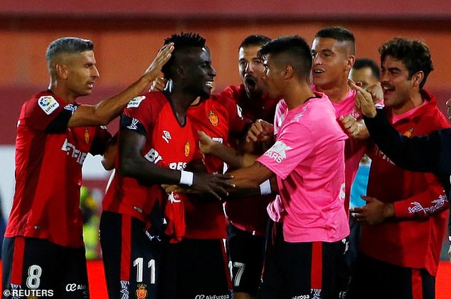 Thua Mallorca, Real Madrid mất ngôi đầu bảng vào tay Barcelona - 2 Thua Mallorca, Real Madrid mất ngôi đầu bảng vào tay Barcelona - 2