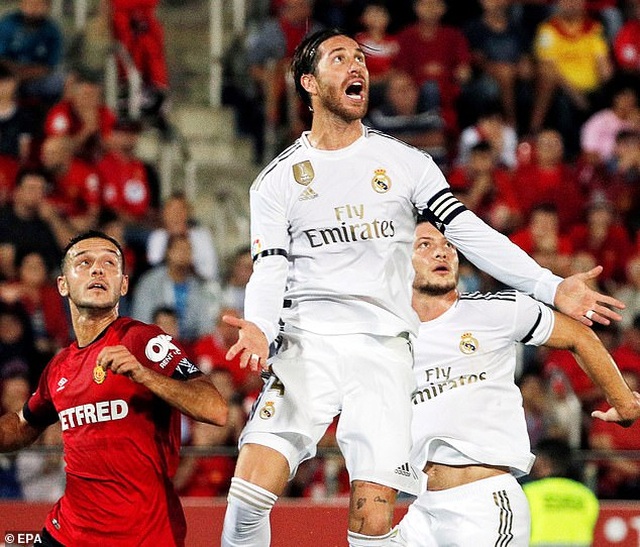 Thua Mallorca, Real Madrid mất ngôi đầu bảng vào tay Barcelona - 3 Thua Mallorca, Real Madrid mất ngôi đầu bảng vào tay Barcelona - 3