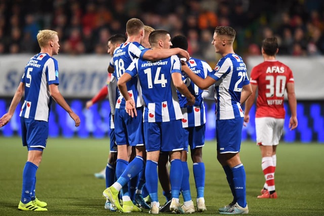 HLV Heerenveen giải thích lý do chưa sử dụng Văn Hậu - 2 HLV Heerenveen giải thích lý do chưa sử dụng Văn Hậu - 2