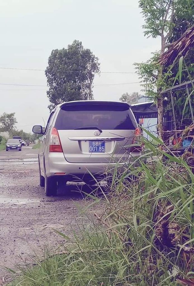 Tỉnh ủy Kiên Giang yêu cầu báo cáo vụ nhiều xe biển xanh đi ăn tiệc - 1 Tỉnh ủy Kiên Giang yêu cầu báo cáo vụ nhiều xe biển xanh đi ăn tiệc - 1