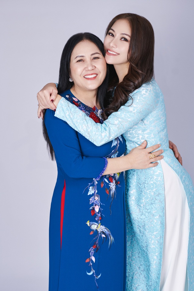 Tâm thư xúc động thay bố bù đắp cho mẹ của Hoa hậu Áo dài nhân ngày 20/10 - 2 Tâm thư xúc động thay bố bù đắp cho mẹ của Hoa hậu Áo dài nhân ngày 20/10 - 2