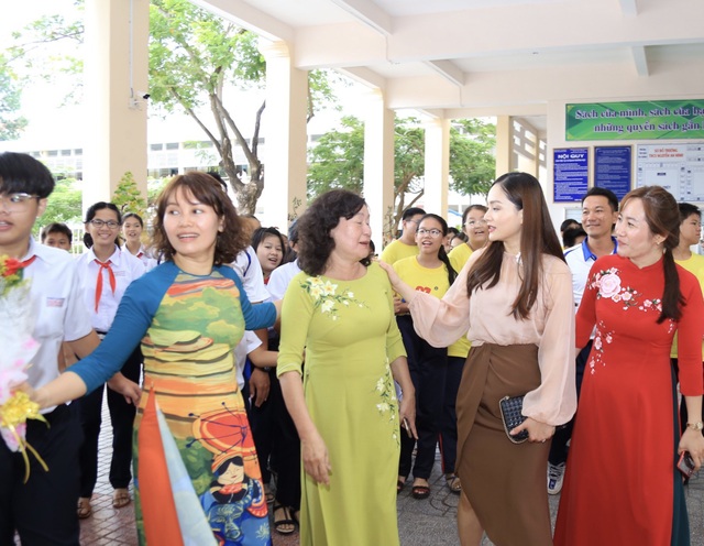 Lan Phương kể quá khứ bị quấy rối, bày tỏ phụ nữ cần được bảo vệ - 2 Lan Phương kể quá khứ bị quấy rối, bày tỏ phụ nữ cần được bảo vệ - 2