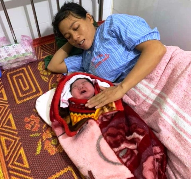 Sản phụ sinh thường bé gái nặng 5,5kg trong niềm vui bất ngờ - 2 Sản phụ sinh thường bé gái nặng 5,5kg trong niềm vui bất ngờ - 2