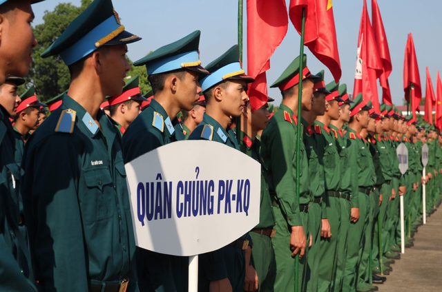 Hơn 3.000 chiến sĩ bộ đội diễu hành hưởng ứng ngày hội văn hóa giao thông - 3 Hơn 3.000 chiến sĩ bộ đội diễu hành hưởng ứng ngày hội văn hóa giao thông - 3