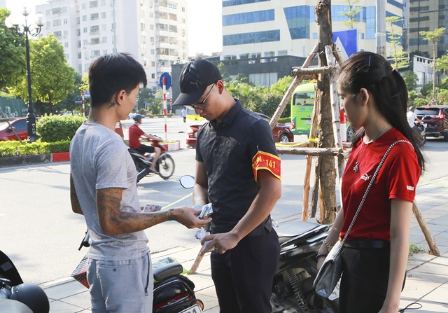 Nhiều thanh niên quay đầu bỏ chạy khi gặp chốt 141 - 7 Nhiều thanh niên quay đầu bỏ chạy khi gặp chốt 141 - 7