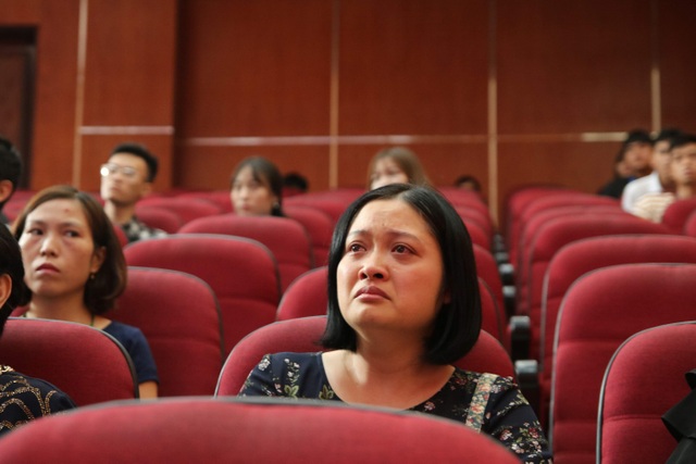 Giảng viên, sinh viên ĐH Mỏ - Địa chất khóc nghẹn trong lễ tưởng nhớ PGS.TS Lê Hải An - 1 Giảng viên, sinh viên ĐH Mỏ - Địa chất khóc nghẹn trong lễ tưởng nhớ PGS.TS Lê Hải An - 1