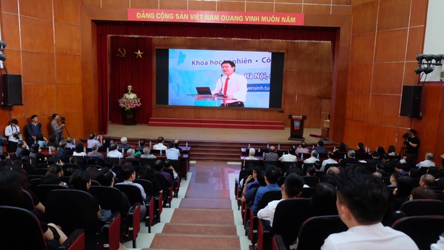 Giảng viên, sinh viên ĐH Mỏ - Địa chất khóc nghẹn trong lễ tưởng nhớ PGS.TS Lê Hải An - 8 Giảng viên, sinh viên ĐH Mỏ - Địa chất khóc nghẹn trong lễ tưởng nhớ PGS.TS Lê Hải An - 8
