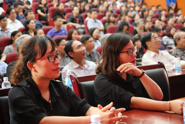 Giảng viên, sinh viên ĐH Mỏ - Địa chất khóc nghẹn trong lễ tưởng nhớ PGS.TS Lê Hải An - 13 Giảng viên, sinh viên ĐH Mỏ - Địa chất khóc nghẹn trong lễ tưởng nhớ PGS.TS Lê Hải An - 13