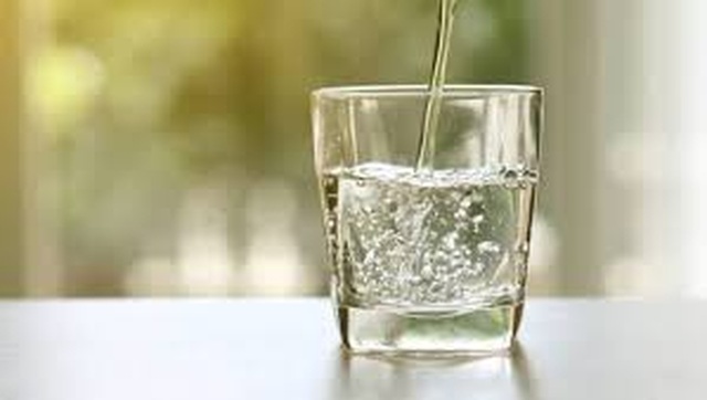 Thực khách uống miễn phí nước tái chế từ nhà vệ sinh - 3 Thực khách uống miễn phí nước tái chế từ nhà vệ sinh - 3