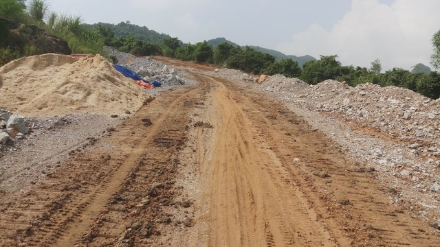 Phớt lờ quyết định xử phạt, công trình sai phép “hiên ngang” tồn tại - 2 Phớt lờ quyết định xử phạt, công trình sai phép “hiên ngang” tồn tại - 2