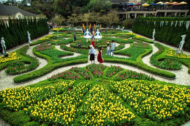 Cảnh đẹp, phục vụ chuyên nghiệp, Bà Nà đủ sức níu chân khách dài lâu - 2 Cảnh đẹp, phục vụ chuyên nghiệp, Bà Nà đủ sức níu chân khách dài lâu - 2