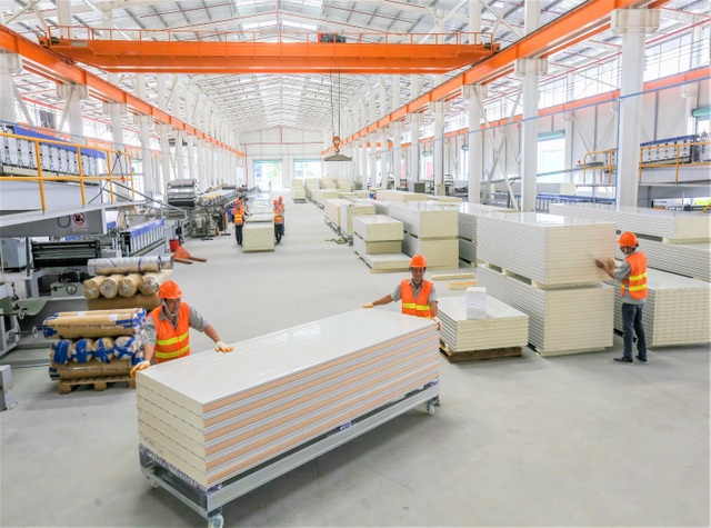 Phương Nam đưa vào hoạt động nhà máy panel chống cháy 10 triệu USD - 6 Phương Nam đưa vào hoạt động nhà máy panel chống cháy 10 triệu USD - 6