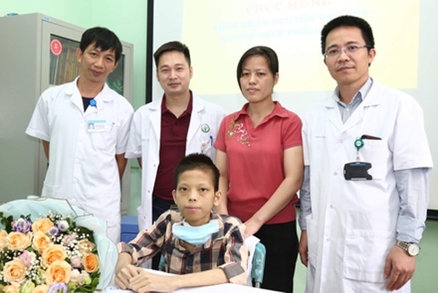 Cậu bé từng bị gia đình in ảnh thờ nói lời tạm biệt tử thần! - 7 Cậu bé từng bị gia đình in ảnh thờ nói lời tạm biệt tử thần! - 7