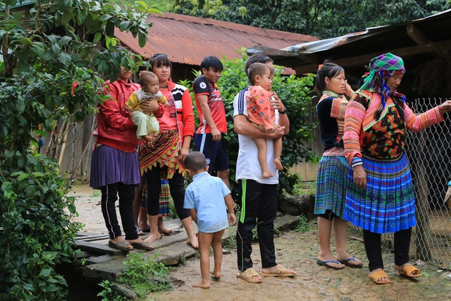 Hàng chục đứa trẻ vẫn thất học dù năm học mới đã hơn 1 tháng - 4 Hàng chục đứa trẻ vẫn thất học dù năm học mới đã hơn 1 tháng - 4